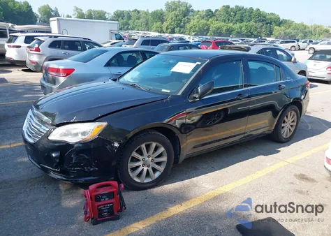 2013 Chrysler 200 Touring z USA, uszkodzony, nr VIN 1C3CCBBB8DN701736